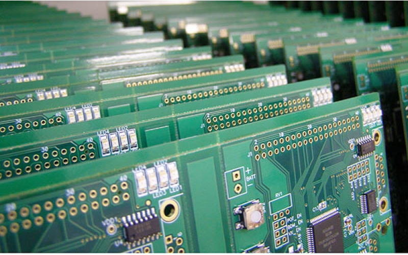 如何處理PCB電路板的外殼接地？